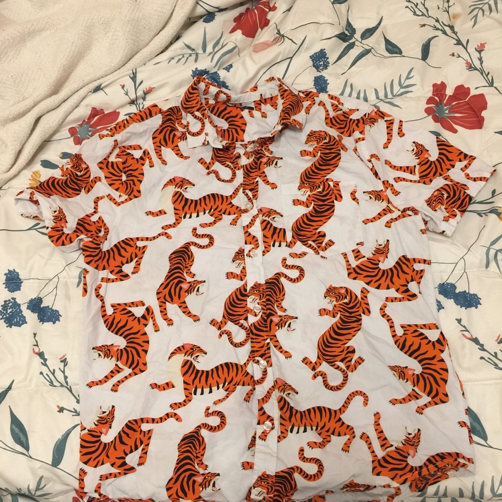 Men’s tiger button up top